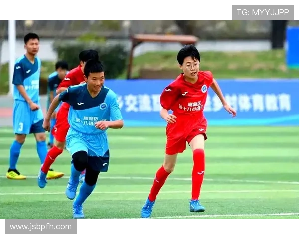 足球巨星挑战极限运动展现不一样的拼搏精神与团队合作魅力